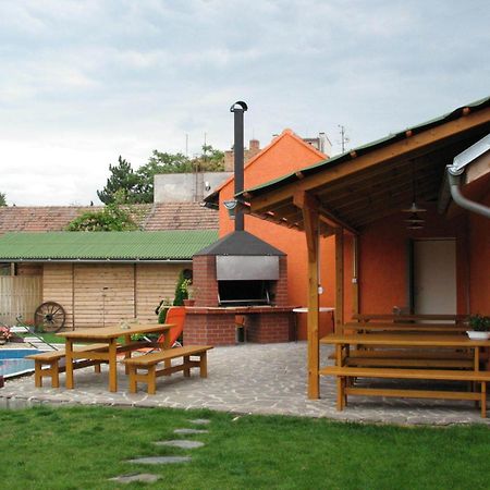 Penzion A Restaurace U Hroznu Velké Bílovice 外观 照片