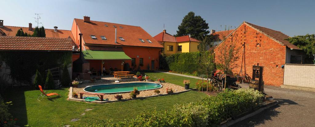 Penzion A Restaurace U Hroznu Velké Bílovice 外观 照片